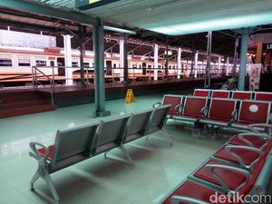 KA dari Bandung Terlambat 200 Menit di Solo Akibat Longsor Garut KA dari Bandung Terlambat 200 Menit di Solo Akibat Longsor Garut