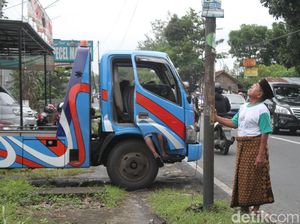 Begini Kondisi Tiang Telepon di Magelang Setelah Ditabrak Mobil