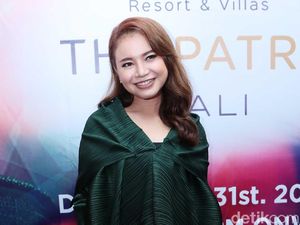 Nyanyi di Tahun Baru, Honor Rossa Naik Lima Kali Lipat?