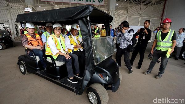 Menteri Basuki Jadi Sopir Dadakan Sri Mulyani