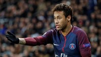 Pemain PSG, Neymar, menempati posisi ketiga sebagai pemain dengan gaji tertinggi. Pemain termahal dunia itu mendapat bayaran 36 juta euro dari Les Parisiens dalam satu musim. (Foto: Charles Platiau/Reuters)