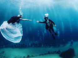 Sekarang Kamu Bisa Menikah di Bawah Laut!