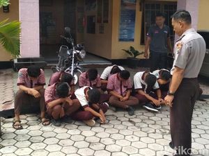 10 Pelajar SMA di Jember Tertangkap Sedang Pesta Miras 10 Pelajar SMA di Jember Tertangkap Sedang Pesta Miras