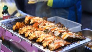 Nyam, Ini 10 Jajanan Kaki Lima Unik di Myeongdong, Korea!