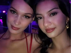 Hadir di Acara Victorias Secret, Raline Shah Foto Bareng Bella Hadid