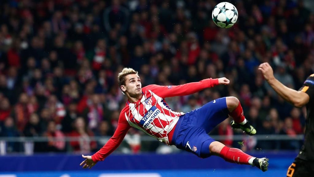 Antoine Griezmann mencetak gol spektakuler saat Atletico Madrid mengalahkan AS Roma (Foto: Gonzalo Arroyo Moreno/Getty Images)