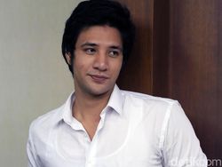 Ammar Zoni Menyesal Tak Penuhi Keinginan Ibunda agar Rajin Salat