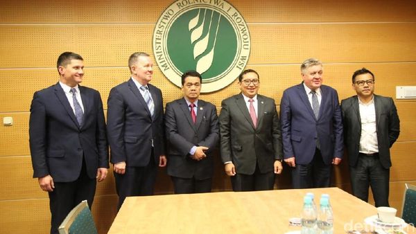 Ashanty Ikut, Begini Gaya Anang Kunker DPR ke Polandia