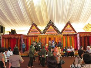 Foto: Melihat Persiapan Geladi Adat Kahiyang-Bobby di Medan