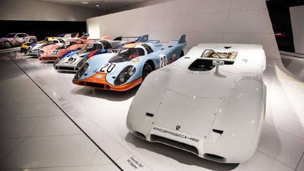 Foto: Mobil dari Zaman Old Sampai Now Ada di Museum Ini