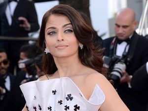 Foto: 7 Artis Cantik Bollywood yang Mendunia