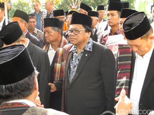 OSO Ikut Hadir di Mangalo-alo Mora Pesta Adat Kahiyang-Bobby