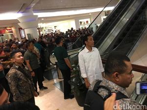 Pesta Adat Kahiyang, Jokowi Belajar Manortor dari YouTube