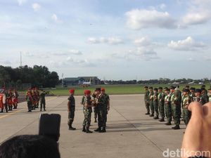 Kontingen TNI AD yang Juara Umum Lomba Tembak AARM Tiba di Jakarta