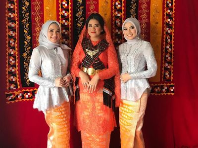 Foto: Transformasi Kahiyang Ayu Jadi Pengantin Mandailing Seharian