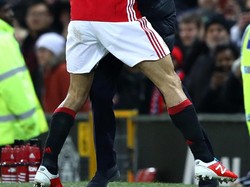 Mourinho Minta Fellaini Segera Teken Kontrak Baru