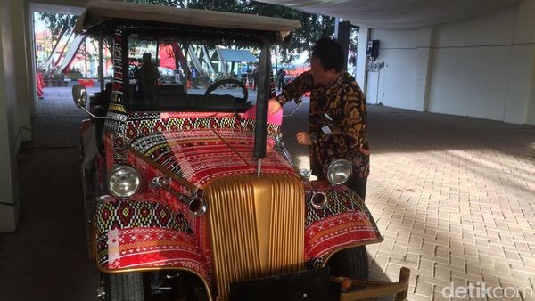 Unik! Ini Mobil Bermotif Ulos yang Bakal Ditumpangi Jokowi di Medan