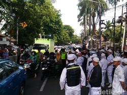 Usai Salat Jumat, Massa Aksi 2411 Long March ke DPP NasDem