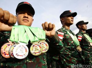 Juara Lomba Tembak AARM, TNI AD Pakai Senjata Buatan Anak Bangsa