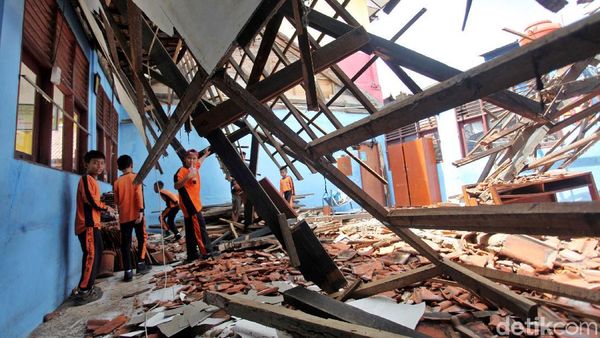 SD di Bogor Ambruk, Begini Kondisinya yang Mengenaskan