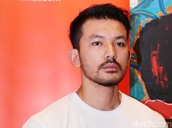 Hayo, Siapa Ayah yang Seperti Rio Dewanto Saat Jalan Bareng Keluarga?