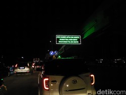 Macet, Lalin Bekasi Arah Jakarta Dialihkan ke Tol Becakayu