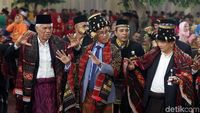 Aksi Gibran Manortor di Pesta Adat Kahiyang-Bobby