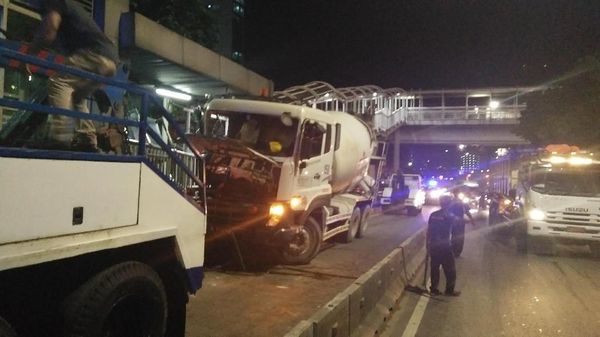 Ditabrak Truk Molen, Begini Kerusakan Halte TransJ Pancoran Barat