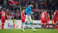 Arsenal tumbang dengan skor 0-1 dalam lawatan ke Cologne, Jumat (24/11/2017) dinihari WIB tadi. Gol tunggal tuan rumah dalam laga itu dilesakkan Sehrou Guirassy melalui eksekusi penalti. (REUTERS/Wolfgang Rattay)