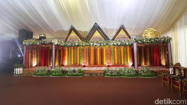 Intip Dekorasi Resepsi Kahiyang-Bobby di Medan