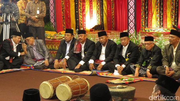 Horas! Gordang Sambilan Ditabuh di Pesta Adat Kahiyang-Bobby