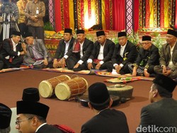 Gondang dan Gordang Sambilan Dibunyikan, Menko Darmin Ikut Menabuh