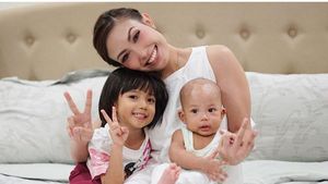 Cerianya Keluarga Ayu Dewi