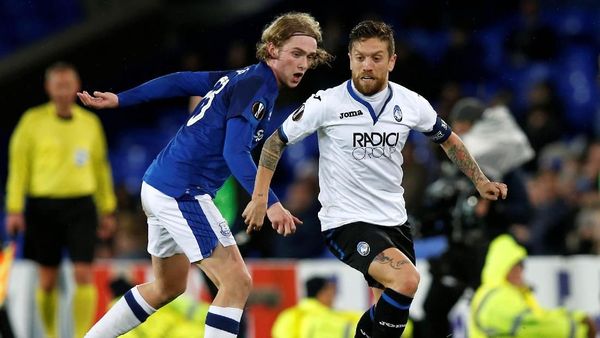 Everton Hancur Lebur di Kandang