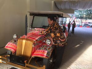 Jokowi Rencananya Naik Mobil Bermotif Ulos di Resepsi Kahiyang