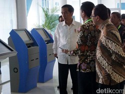 Jokowi Bagikan 1.268 KIP ke Pelajar Langkat Sumut