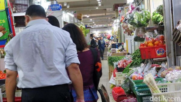 Yuk Intip Pasar Tradisional Singapura, Becek Enggak Ya?