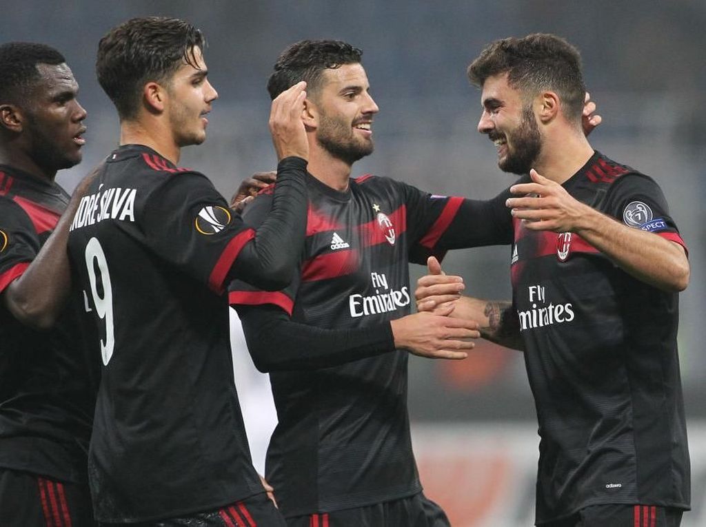 Sinar Andre Silva dan Cutrone dalam Pesta Gol Milan di San Siro Sinar Andre Silva dan Cutrone dalam Pesta Gol Milan di San Siro
