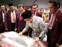 Bupati Anas: Program Jemput Bola Orang Sakit Sukses Berkat Perawat