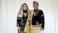 Berbagai Pakaian Adat Meriahkan Pesta Adat Kahiyang-Bobby