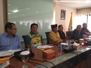 Dari Kantor DPP, Idrus Berangkat Temui Ical ke Bakrie Tower Dari Kantor DPP, Idrus Berangkat Temui Ical ke Bakrie Tower