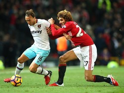 Mengklaim Kakinya Bermasalah Karena Sepatu, Fellaini Tuntut New Balance