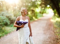 Ada Kisah Sedih di Balik Wanita yang Pemotretan Sendirian untuk Foto Pernikahan