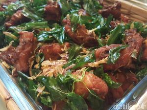 Menunggu Ayam Ditangkap, Bumbunya Disiapkan