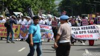 Massa aksi 2411 Orasi di Bareskrim