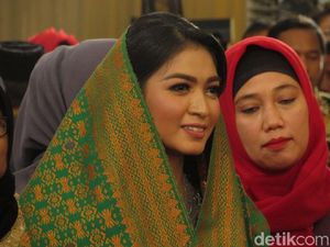 Bikin Galfok! Pesona Selvi Menantu Presiden Jokowi di Prosesi Manortor Mora