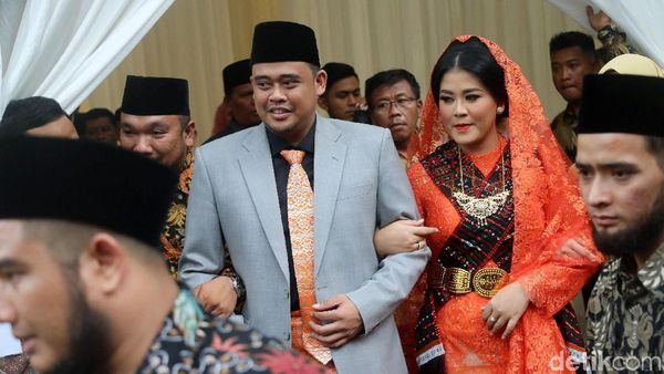 Melihat Lagi Momen Berkesan di Pesta Adat Kahiyang-Bobby