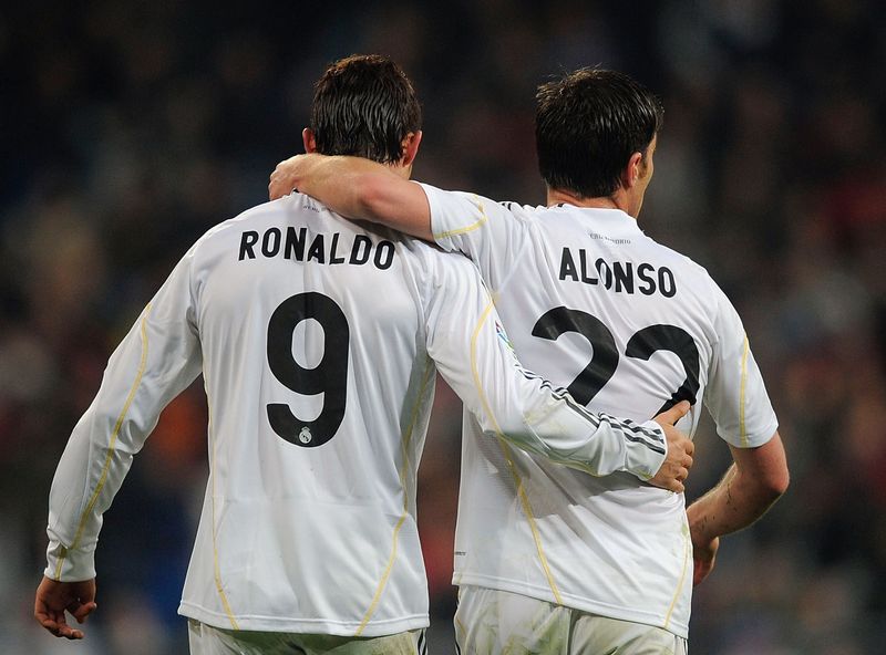 MADRID, SPAIN - FEBRUARY 21: Xabi Alonso of Real Madrid is congratulated by Cristiano Ronaldo after he scored from the penalty spot during the La Liga match between Real Madrid and Villarreal at Estadio Santiago Bernabeu on February 21, 2010 in Madrid, Spain.  (Photo by Denis Doyle/Getty Images)
