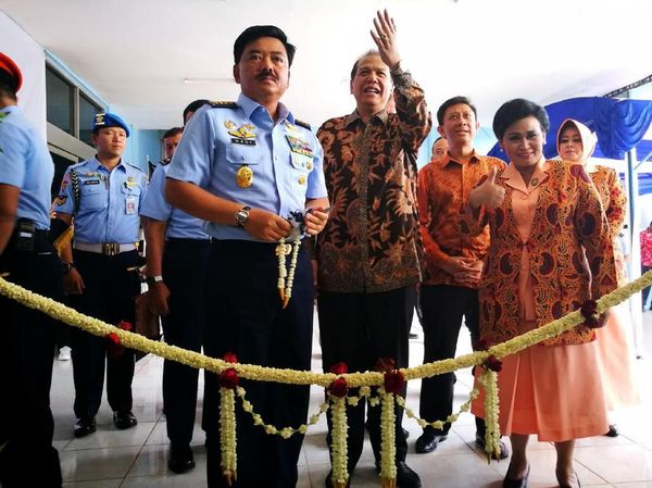 Momen saat CT dan KSAU Resmikan Airforce Mart di Bandara Halim