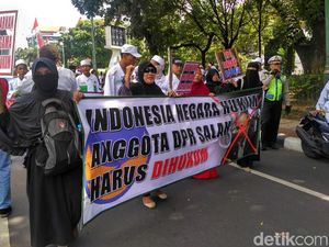 Demo di Bareskrim, Massa 2411 Ingin Kasus Pidato Viktor Dituntaskan Demo di Bareskrim, Massa 2411 Ingin Kasus Pidato Viktor Dituntaskan